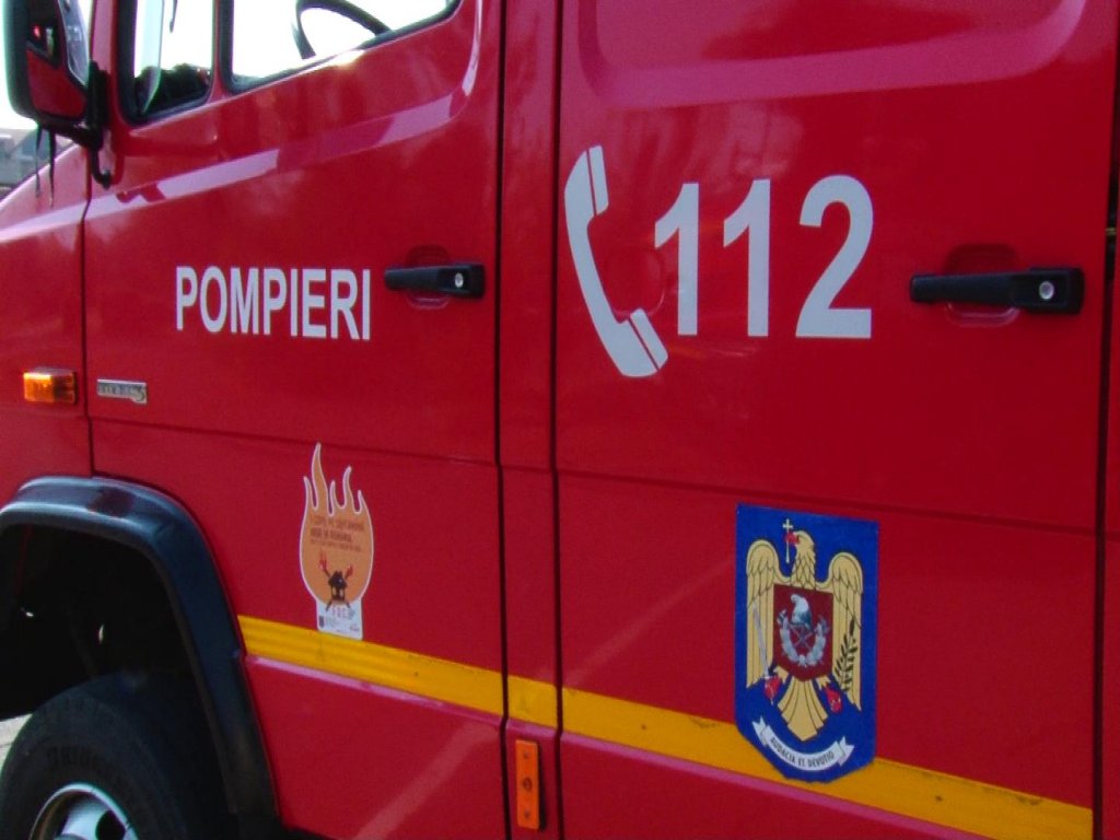 Incendiu în Florești. O hală a luat foc