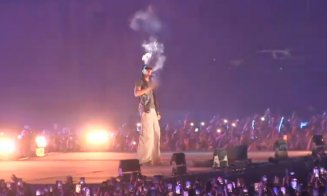 Celebrul rapper Wiz Khalifa și-a aprins un joint pe scena unui festival din România. A fost sălatat de polițiști