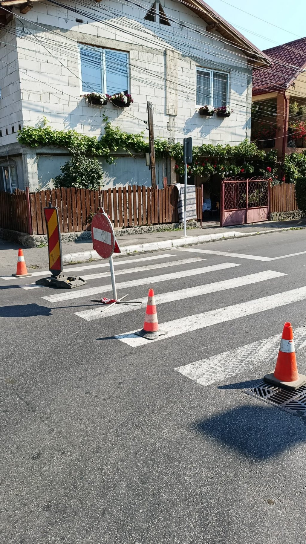 Atenție, floreșteni! O stradă din comună este închisă din cauza unei avarii la o conductă