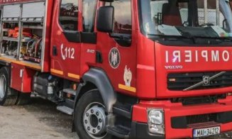 Cluj: Incendiu la un transformator electric. Pompierii au intervenit