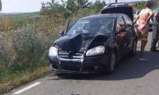Coliziune între un autoturism și o motocicletă, în Cluj. Tânăr rănit, transportat de urgență la spital