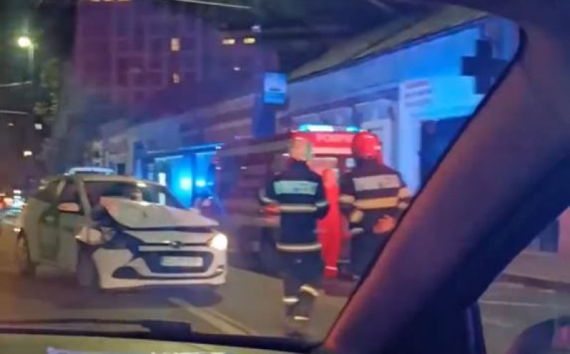 ACCIDENT pe Moților spre Mănăștur. Mașină Bolt, "șifonată" serios în urma impactului/ A intervenit SMURD-ul