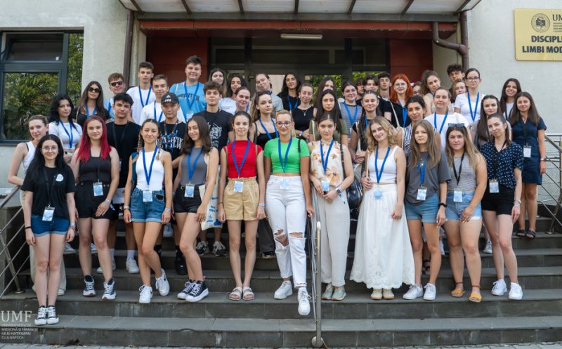Ce au făcut elevii în Tabăra de vară organizată de UMF Cluj. Cursuri de prim-ajutor, experimente în laboratoare și vizite în centrele de cercetare, printre activități