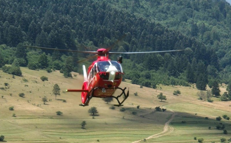 Trei francezi, evacuați cu elicopterul după ce au urcat pe munte în România fără echipament și apă