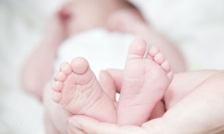 Câți copii se nasc lunar în Cluj. Din păcate, sporul natural rămâne negativ