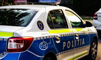 Cluj: Agent de poliție amendat pentru parcare neregulamentară după ce a oprit la un local în timpul serviciului