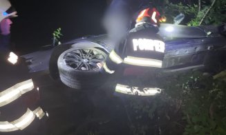 Mașină răsturnată în Băișoara. Doi tineri au fost transportați la spital
