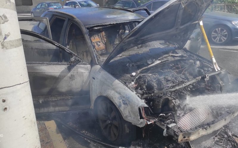 Cluj: Mașină distrusă de flăcări. Cauza probabilă a incendiului