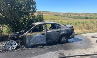 Incendiu violent pe un drum din Cluj. O mașină a fost distrusă complet