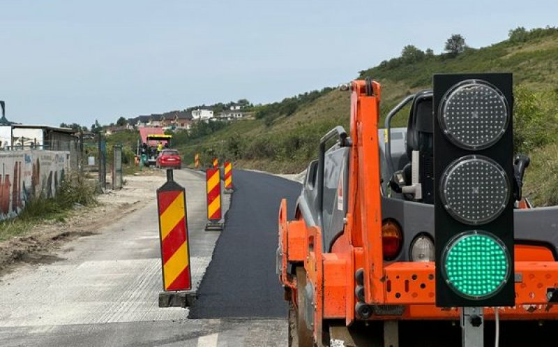 Reparații pe un nou drum județean din Cluj. Se toarnă și asfalt