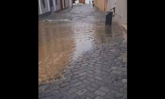 Strada Matei Corvin s-a inundat din nou