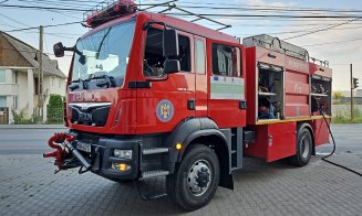 Incendiu într-un bloc din Dej. 15 locatari, evacuați, un bărbat a fost transportat la spital