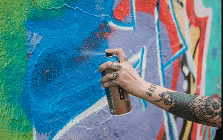 Două autobuze din Cluj-Napoca devin "pânze" de artă stradală într-o competiție internațională de graffiti
