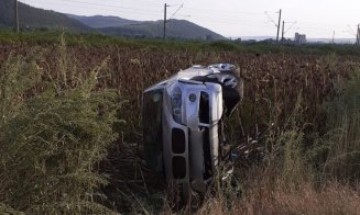 Accident grav în județul Cluj: O mașină în care se aflau două persoane s-a răsturnat