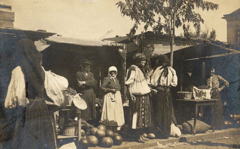 "Vederi din Cluj". O zi de târg, din perioada 1900-1904