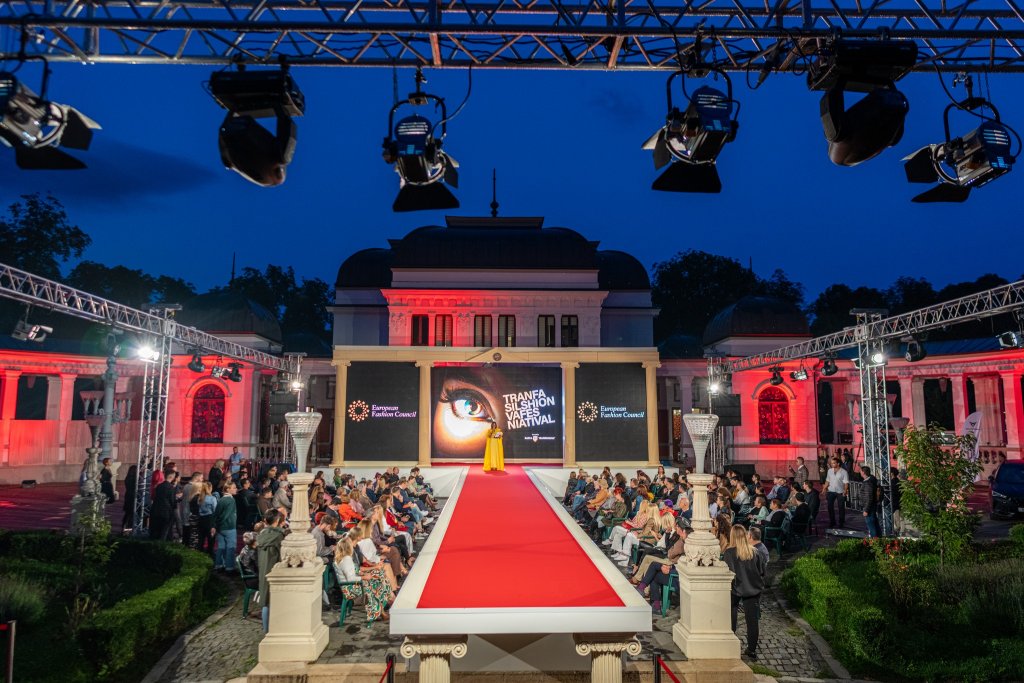 Festivalul Internaţional de Modă Transilvania Fashion 2024! Costumul popular pe catwalk, 116 designeri și un show special marca Botezatu