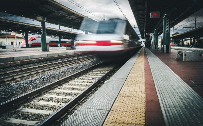 Două scenarii pentru linia de mare viteză București-Budapesta. Trenurile vor trece prin Cluj și vor traversa țara cu până la 200km/h