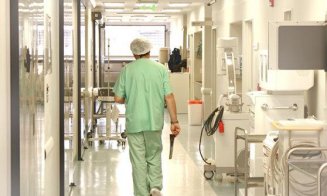 Angajații unei clinici de pediatrie din Cluj-Napoca au rămas fără bani și acte