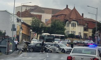 Accident cu victime în Cluj-Napoca: Trei mașini și o motocicletă, distruse