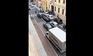 Noaptea minţii... dis de dimineaţă în traficul din Cluj-Napoca / "No ăsta-i tupeu maxim!"/ "Şi-a dus copilul la şcoală"