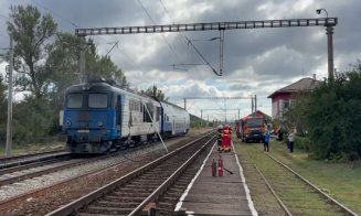 Cluj: Locomotiva unui tren, cuprinsă de flăcări în gară. Călătorii au reușit să se autoevacueze