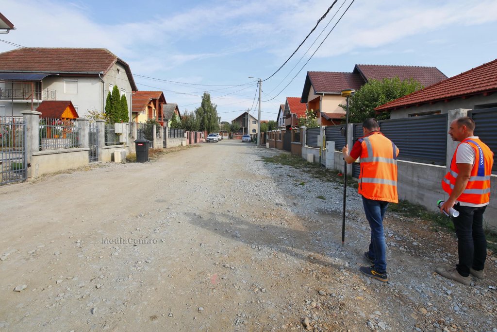 Încă o stradă de pământ din Turda se modernizează