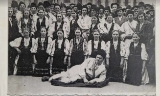 1948, amintiri de nepreţuit! Grup de folclorişti din Floresti, la un concurs de cântece şi dansuri din Cluj-Napoca