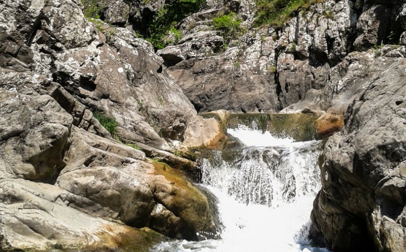 Cascada în Cluj, muntele în Brașov / "Frumoasă, dar din păcate nu are nici măcar o potecă amenajată..."