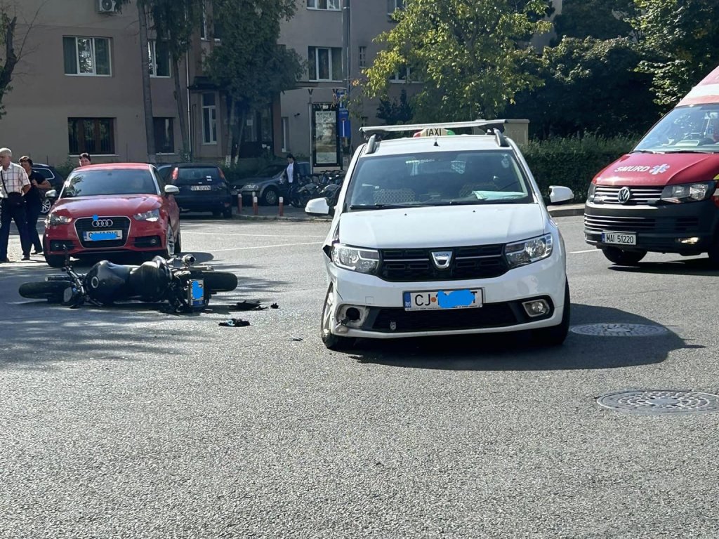 Coliziune între o motocicletă și un taxi, în Grigorescu. SMURD-ul a intervenit