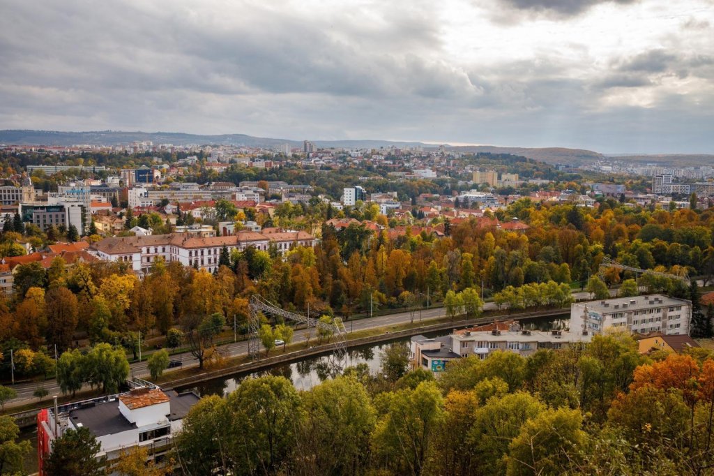 Clujul, detronat de Brașov într-un top al celor mai atractive orașe din România pentru a locui / Un raport al Comisiei Europene pune Clujul pe primul loc