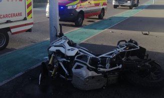 Accident violent pe o stradă din Cluj. SMURD-ul de terapie intensivă a transportat la spital un motociclist