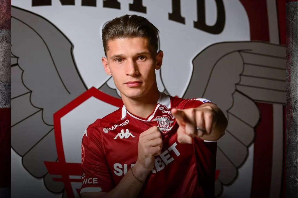 Jucătorul dorit cu insistență de CFR Cluj a fost prezentat oficial de Rapid. Balaj explică de ce nu a mai ajuns în Gruia
