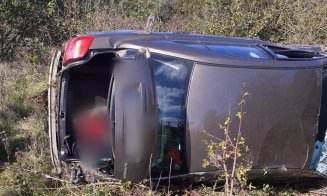 Accident pe autostrada A3. O mașină a fost răsturnată, iar doi bărbați au avut nevoie de îngrijiri medicale