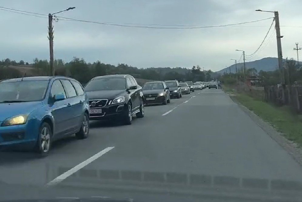 Târgul de la Negreni provoacă haos în traficul clujean! Coloanele de mașini s-au întins pe zeci de kilometri