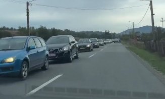 Târgul de la Negreni provoacă haos în traficul clujean! Coloanele de mașini s-au întins pe zeci de kilometri