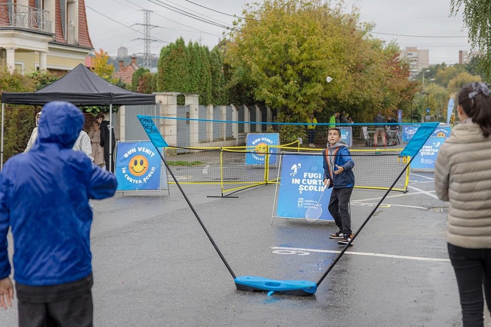 "Străzi deschise" și "Fugi în curtea școlii", reluate în Cluj-Napoca: Străzi transformate în terenuri de sport și locuri de joacă