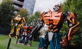 Sute de clujeni au vizitat expoziția „Transform Robots Alive". Roboții animatronici gigant te așteaptă în Iulius Parc, până pe 11 noiembrie!