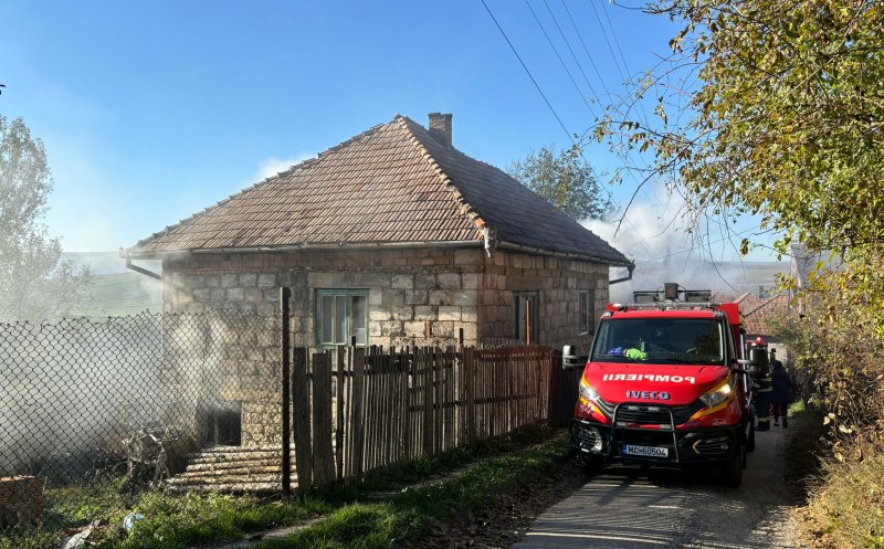 Incendiu cu victime la o casă într-o comună din Cluj. O femeie a fost carbonizată, iar o tânăra a fost arsă la față