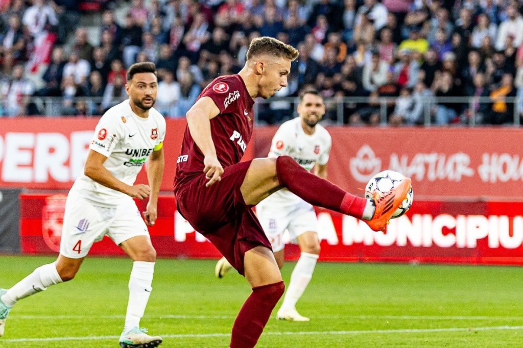 Louis Munteanu s-a accidentat în meciul cu Petrolul. Cât va lipsi atacantul