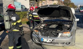 Un BMW a luat foc pe o stradă din Cluj-Napoca. Care a fost cauza incendiului