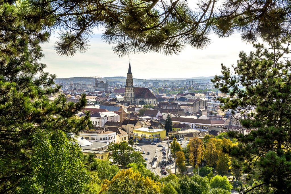 Cluj-Napoca, în topul celor mai căutate destinații de toamnă în vacanța școlară. Cât costă cazarea în țară