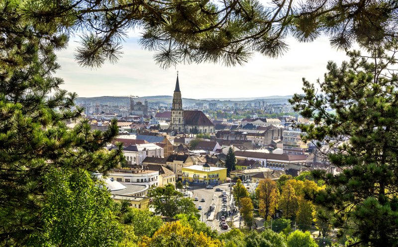 Cluj-Napoca, în topul celor mai căutate destinații de toamnă în vacanța școlară. Cât costă cazarea în țară