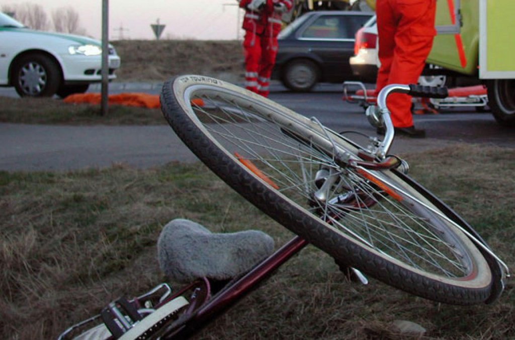 Biciclist din Cluj rănit grav într-un accident rutier