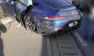 Autoutilitară răsturnată pe strada Avram Iancu din Florești. Un bărbat a fost transportat la spital