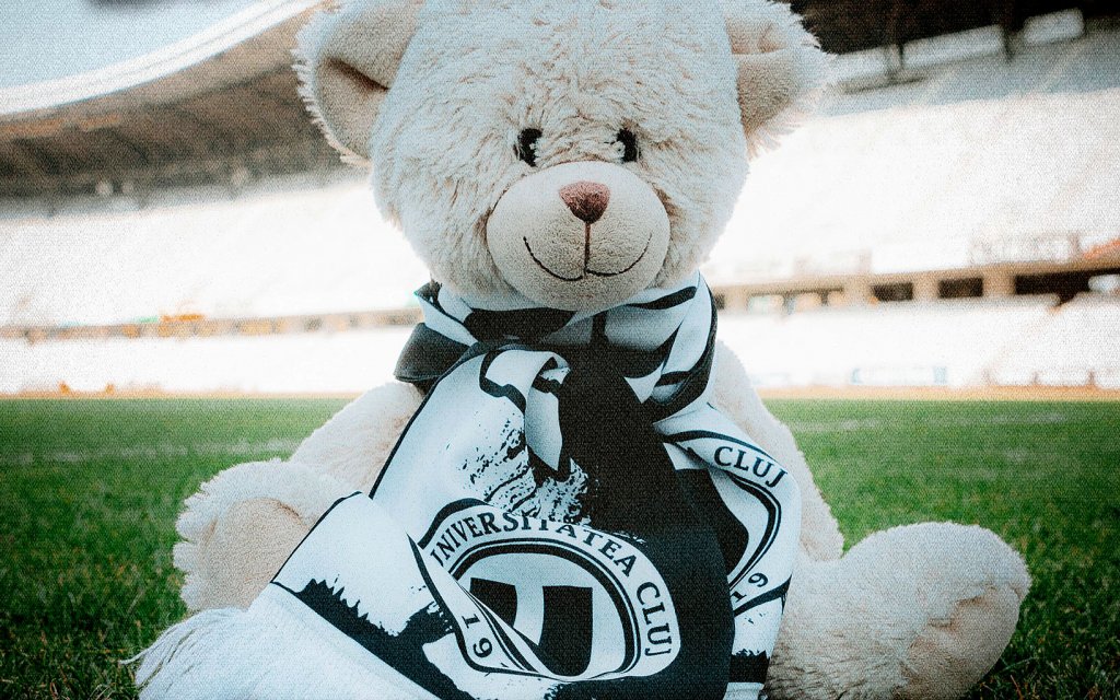 Ia o jucărie de pluş cu tine când porneşti mâine spre Cluj Arena la meciul cu FCSB: "Arătăm, din nou, ce înseamnă spiritul Universității!"