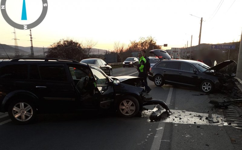 Accident GRAV pe Cluj - Gherla. Trei victime, dintre care una încarcerată/ Un echipaj SMURD și o ambulanță, la fața locului