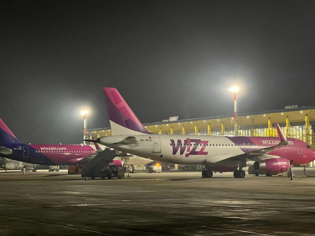 Boardingpass.ro: Membrii echipajului unui zbor Wizz Air Cluj-Barcelona au avut nevoie de îngrijiri medicale după ce au inhalat fumuri