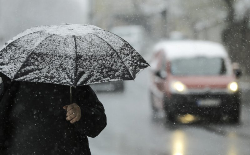 Vreme închisă şi rece, cu ploaie lapoviţă şi ninsori. De săptămâna viitoare, se mai încălzeşte