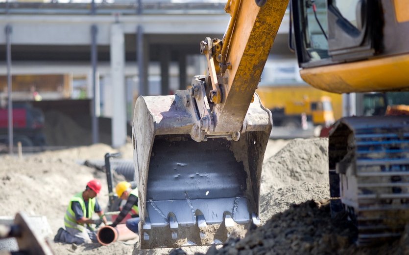 Excavator furat în Franța, găsit la Cluj