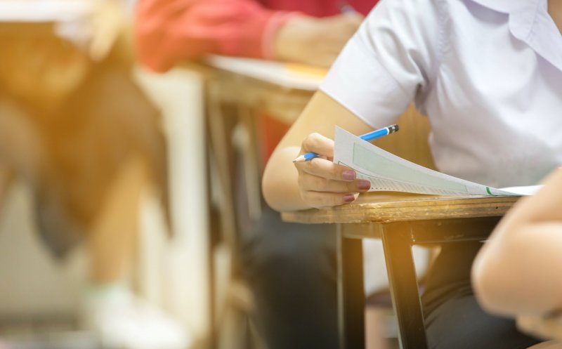 Elevii care ar putea primi burse de până la 4.050 de lei pe lună, odată cu creșterea salariului minim brut de la 1 ianuarie
